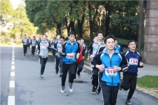 尊龙集团官网集团春季登高比赛热力开跑