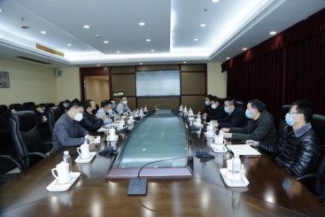 桐乡市委副书记、市长于会游到尊龙集团官网指导疫情防控工作