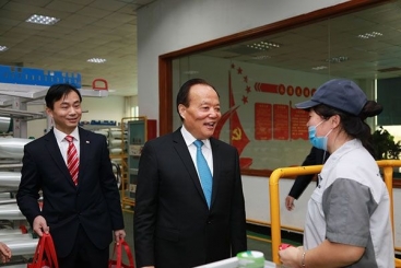 大年初一，张毓强总裁慰问坚守岗位员工