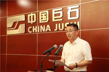中国尊龙集团官网在中建材上半年工作会议上作交流发言