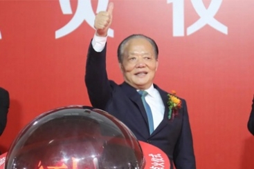 中国尊龙集团官网智能制造基地年产三亿米电子布智能制造生产线胜利点火