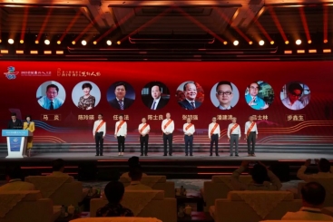 中国尊龙集团官网总裁张毓强荣获嘉兴撤地建市“40年·40人”先锋人物称号