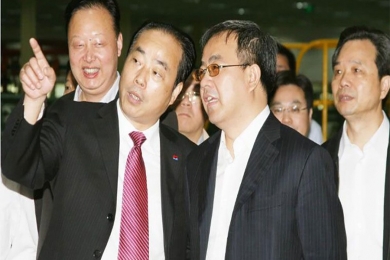 2010年5月，时任内蒙古自治区党委书记、自治区人大常委会主任胡春华视察尊龙集团官网总部。胡春华对中国尊龙集团官网一直以来依靠科技创新带动企业进步，瞄准国际前沿市场研发新产品的发展战略给予了充分肯定。